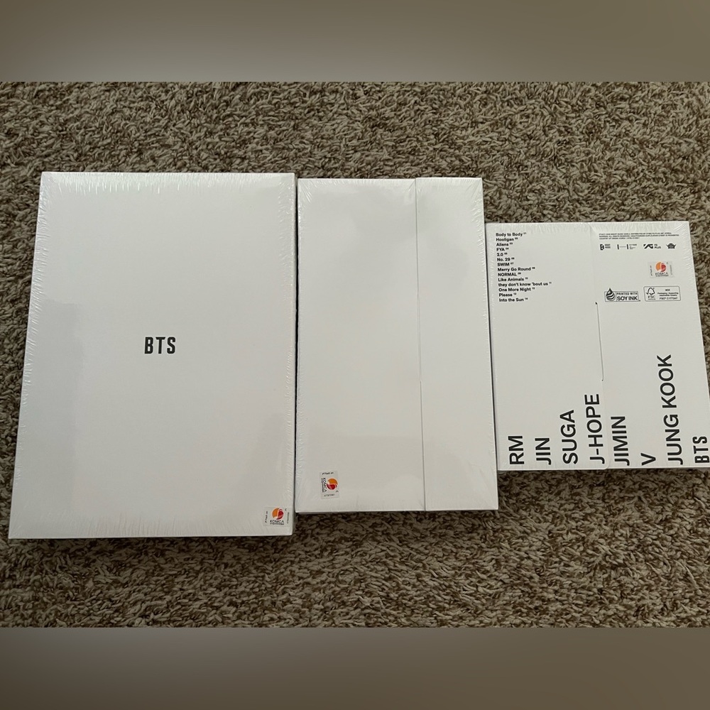 Official BTS Arirang album set with Japan pob 4 hyung line photocards. - Picture 2 of 2